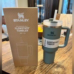 NWT Stanley 40oz Tumbler
